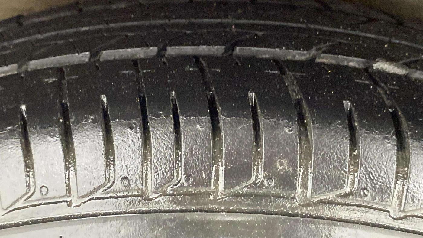 2016 Hyundai i10 SPORTZ 1.1, Petrol, Manual, 35,625 km, Right Rear Tyre Tread