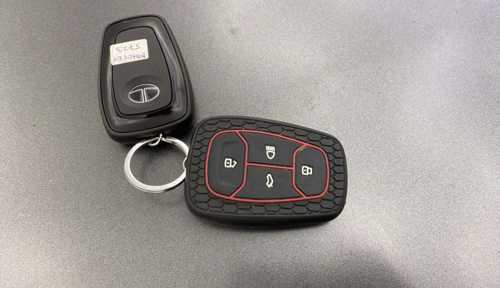 2022 Tata TIGOR XZ PLUS CNG, CNG, Manual, 33,016 km, Key Close Up