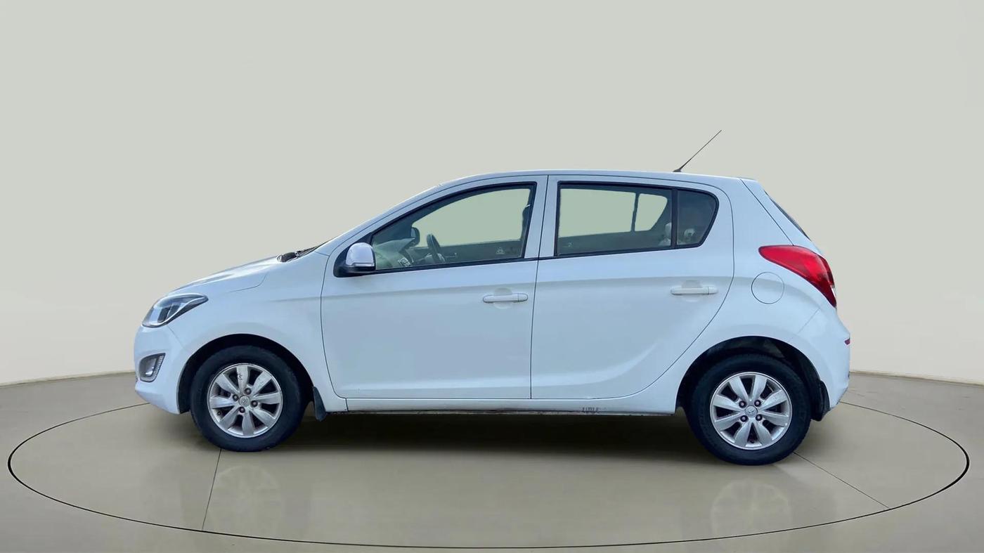 2014 Hyundai i20 SPORTZ 1.4 AT, Petrol, Automatic, 77,576 km, Left Side
