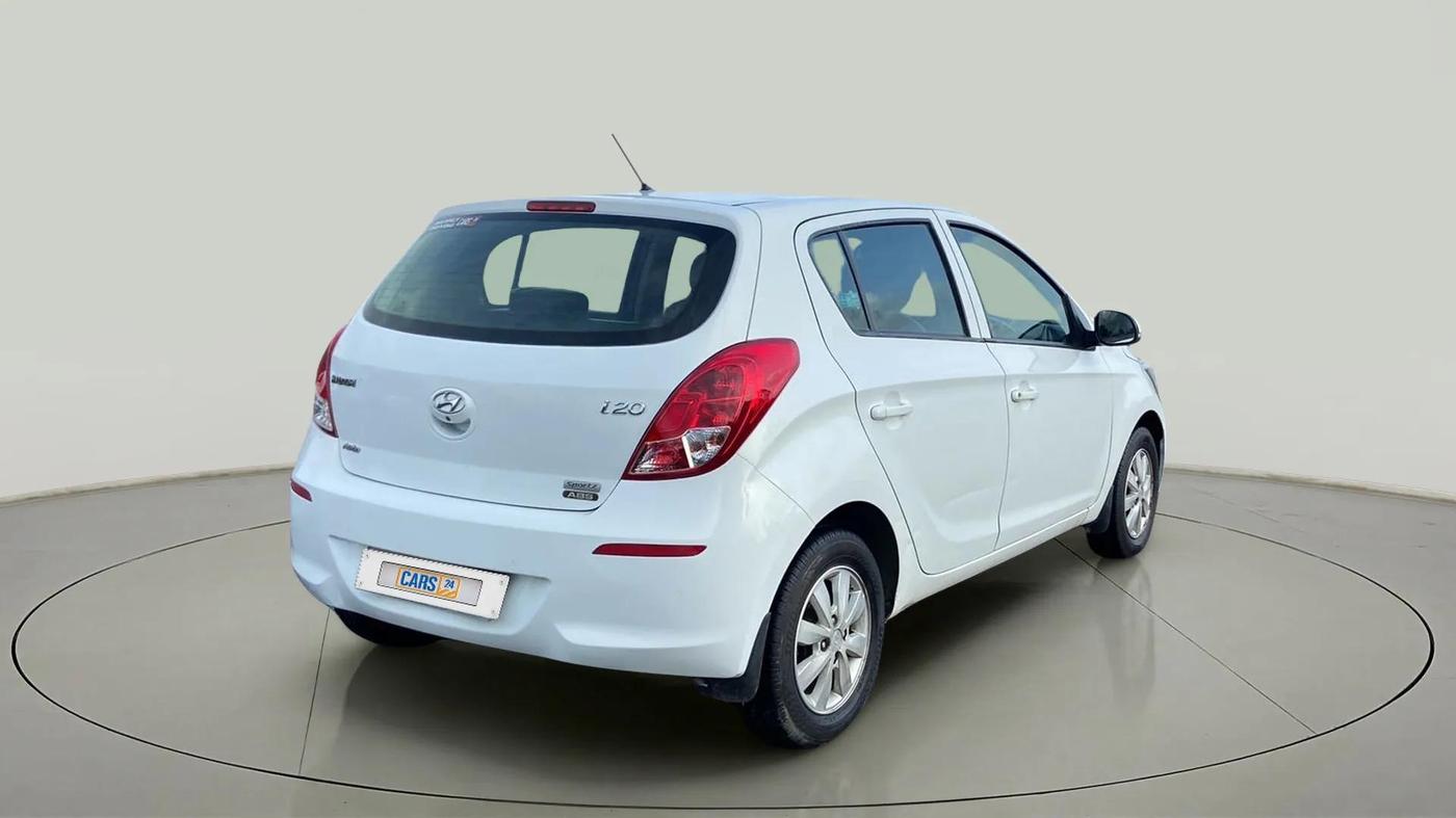 2014 Hyundai i20 SPORTZ 1.4 AT, Petrol, Automatic, 77,576 km, Right Back Diagonal