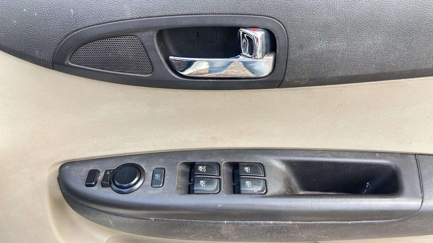 2014 Hyundai i20 SPORTZ 1.4 AT, Petrol, Automatic, 77,576 km, Driver Side Door Panels Control