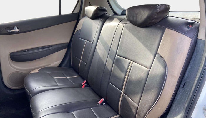 2014 Hyundai i20 SPORTZ 1.4 AT, Petrol, Automatic, 77,502 km, Right Side Rear Door Cabin
