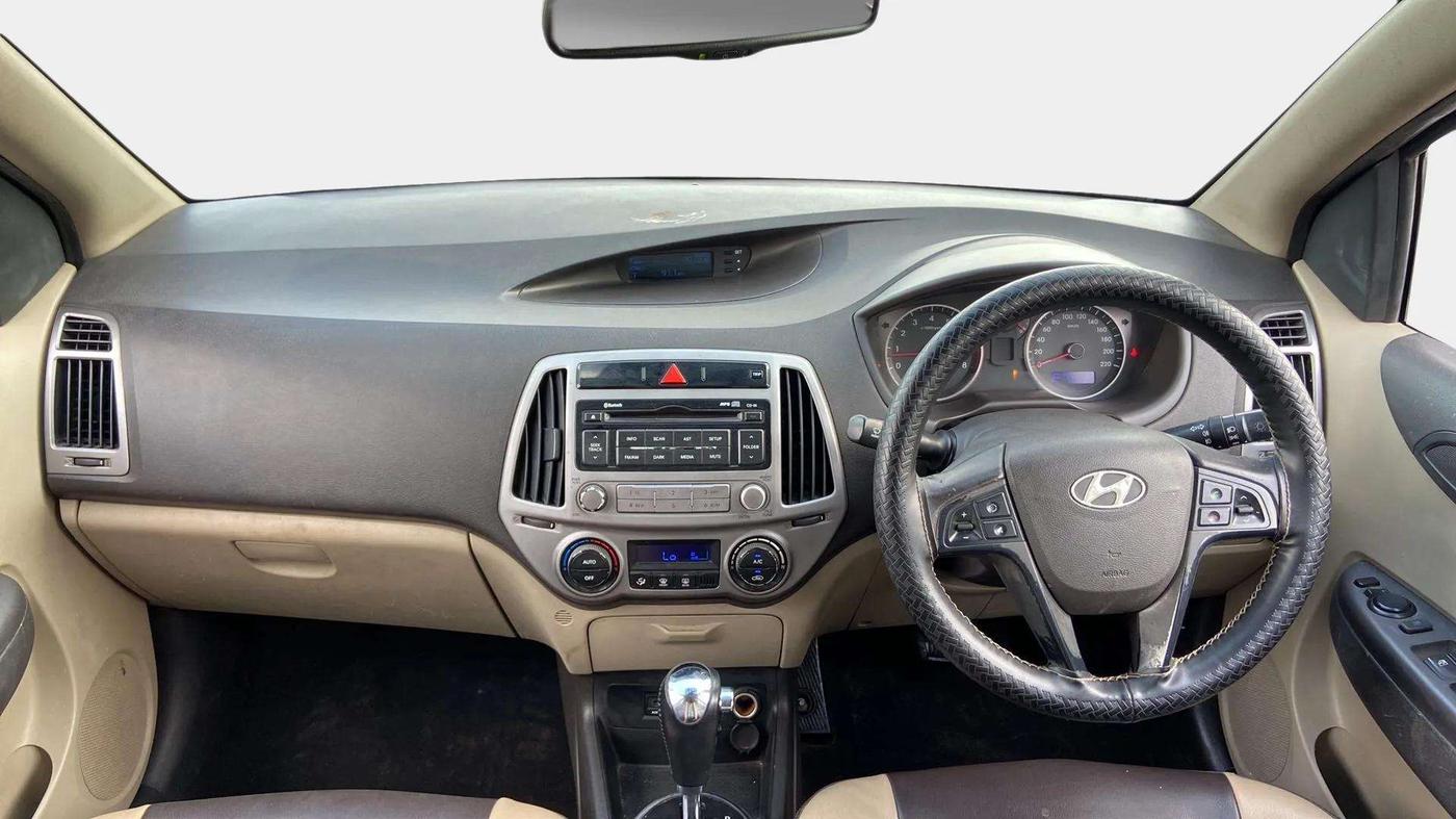 2014 Hyundai i20 SPORTZ 1.4 AT, Petrol, Automatic, 77,576 km, Dashboard