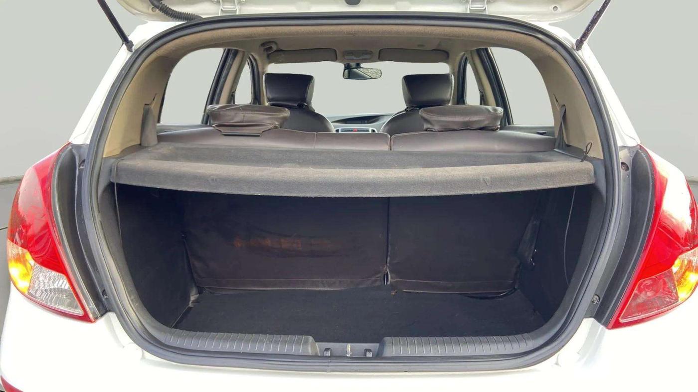 2014 Hyundai i20 SPORTZ 1.4 AT, Petrol, Automatic, 77,576 km, Boot Inside