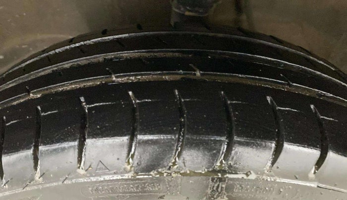 2015 Maruti Alto 800 LXI, Petrol, Manual, 38,941 km, Left Front Tyre Tread