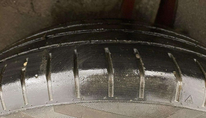 2023 Maruti Swift ZXI PLUS AMT DUAL TONE, Petrol, Automatic, 40,667 km, Left Rear Tyre Tread