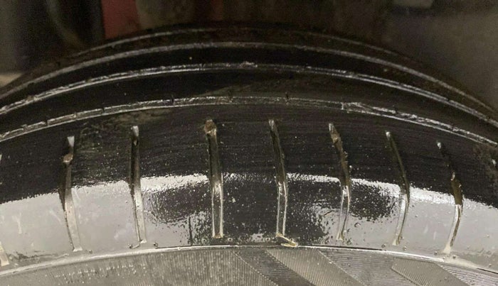 2023 Maruti Swift ZXI PLUS AMT DUAL TONE, Petrol, Automatic, 40,667 km, Right Rear Tyre Tread