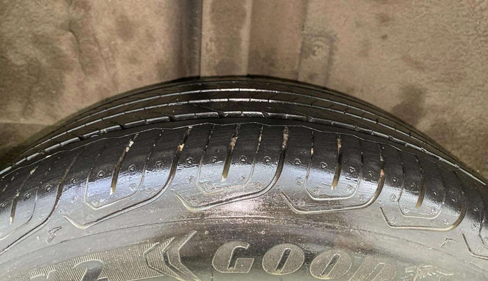 2022 MG ASTOR SUPER 1.5 CVT, Petrol, Automatic, 10,633 km, Right Rear Tyre Tread