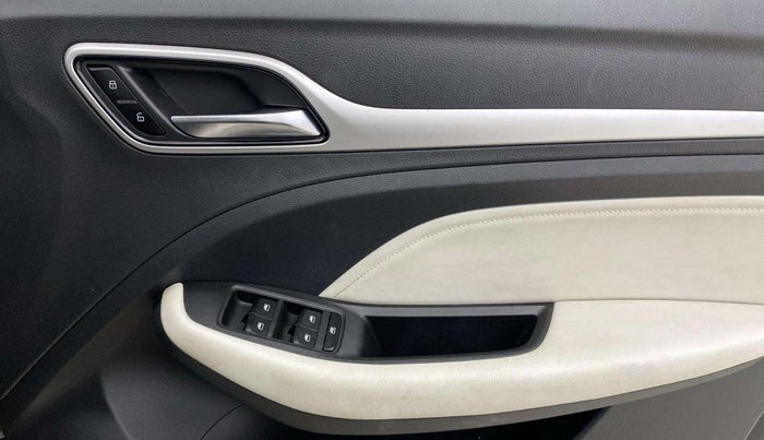 2022 MG ASTOR SUPER 1.5 CVT, Petrol, Automatic, 10,633 km, Driver Side Door Panels Control
