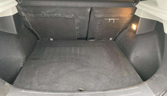 2022 MG ASTOR SUPER 1.5 CVT, Petrol, Automatic, 10,633 km, Boot Inside