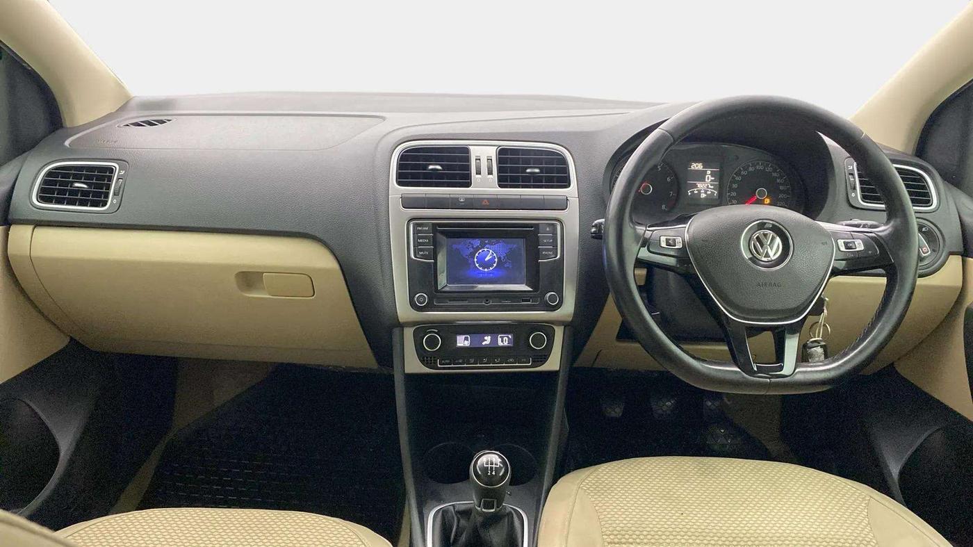 2016 Volkswagen Polo HIGHLINE1.2L, Petrol, Manual, 78,212 km, Dashboard