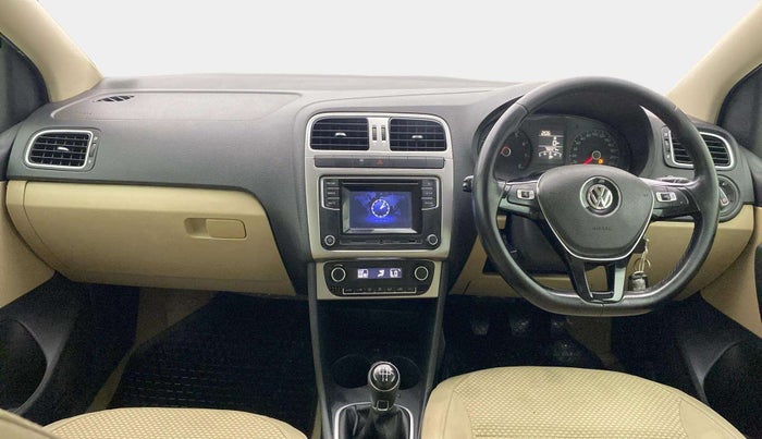 2016 Volkswagen Polo HIGHLINE1.2L, Petrol, Manual, 78,212 km, Dashboard
