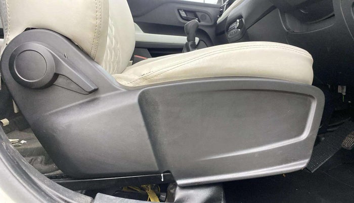 2023 Tata PUNCH PURE MT CNG, CNG, Manual, 24,800 km, Driver Side Adjustment Panel