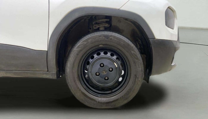 2023 Tata PUNCH PURE MT CNG, CNG, Manual, 24,800 km, Right Front Wheel