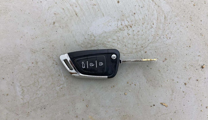2018 Hyundai NEW SANTRO SPORTZ AMT, Petrol, Automatic, 49,946 km, Key Close Up