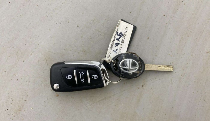 2023 Tata ALTROZ XE PLUS DIESEL, Diesel, Manual, 23,792 km, Key Close Up