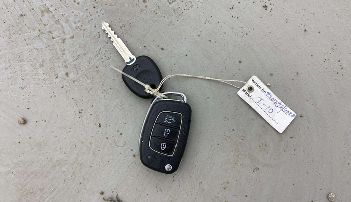 2022 Hyundai GRAND I10 NIOS MAGNA CORPORATE EDITION 1.2 KAPPA VTVT, Petrol, Manual, 30,198 km, Key Close Up