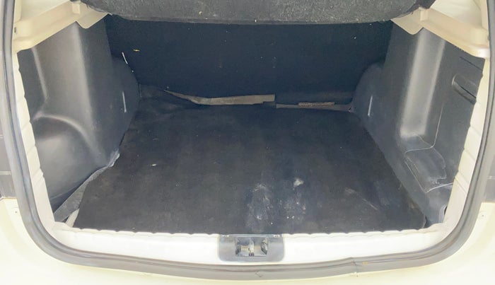 2014 Renault Duster 85 PS RXL DIESEL (OPT), Diesel, Manual, 80,636 km, Boot Inside