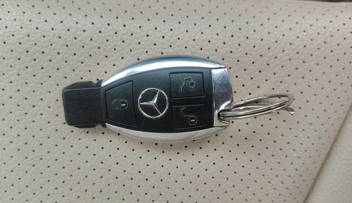2015 Mercedes Benz C Class C 220 CDI AVANTGARDE, Diesel, Automatic, 40,171 km, Key Close Up
