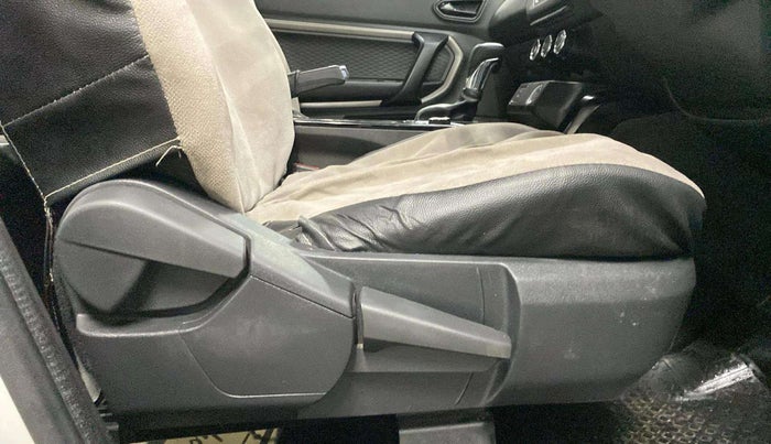 2021 Renault Kiger RXZ AMT DUAL TONE, Petrol, Automatic, 33,349 km, Driver Side Adjustment Panel