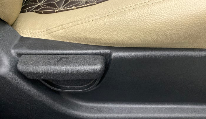 2014 Hyundai i20 SPORTZ 1.4 CRDI, Diesel, Manual, 78,423 km, Driver Side Adjustment Panel