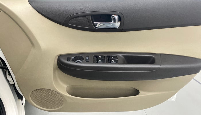 2014 Hyundai i20 SPORTZ 1.4 CRDI, Diesel, Manual, 78,423 km, Driver Side Door Panels Control