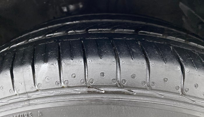 2014 Hyundai i20 SPORTZ 1.4 CRDI, Diesel, Manual, 78,423 km, Right Front Tyre Tread