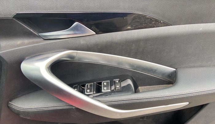 2020 MG HECTOR SHARP HYBRID 1.5 PETROL, Petrol, Manual, 23,090 km, Driver Side Door Panels Control