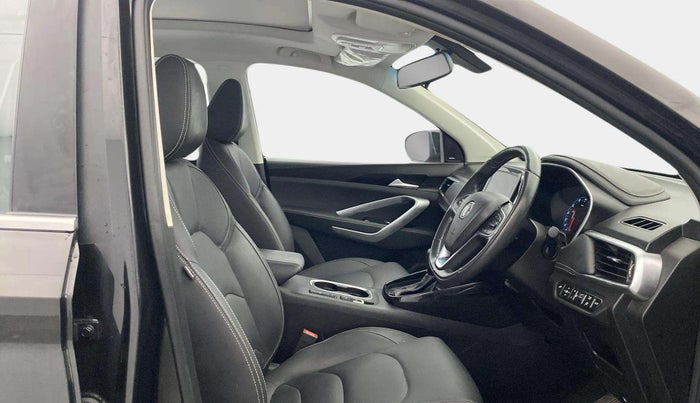 2019 MG HECTOR SHARP 1.5 DCT PETROL, Petrol, Automatic, 27,460 km, Right Side Front Door Cabin