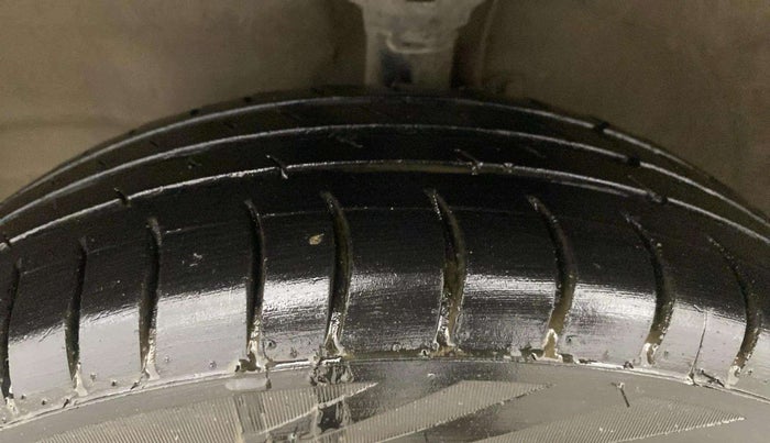 2017 Maruti Wagon R 1.0 VXI, CNG, Manual, 81,422 km, Left Front Tyre Tread