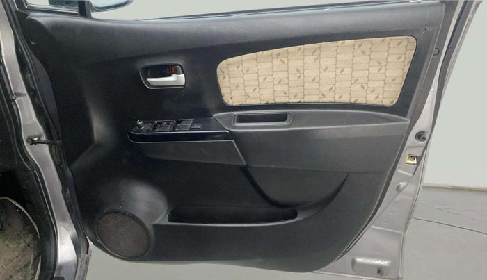 2017 Maruti Wagon R 1.0 VXI, CNG, Manual, 81,422 km, Driver Side Door Panels Control