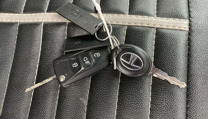 2018 Tata Tiago XZ PETROL, Petrol, Manual, 73,539 km, Key Close Up