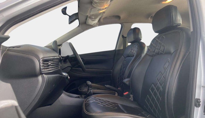 2020 Hyundai NEW I20 MAGNA 1.2 MT, Petrol, Manual, 29,827 km, Right Side Front Door Cabin