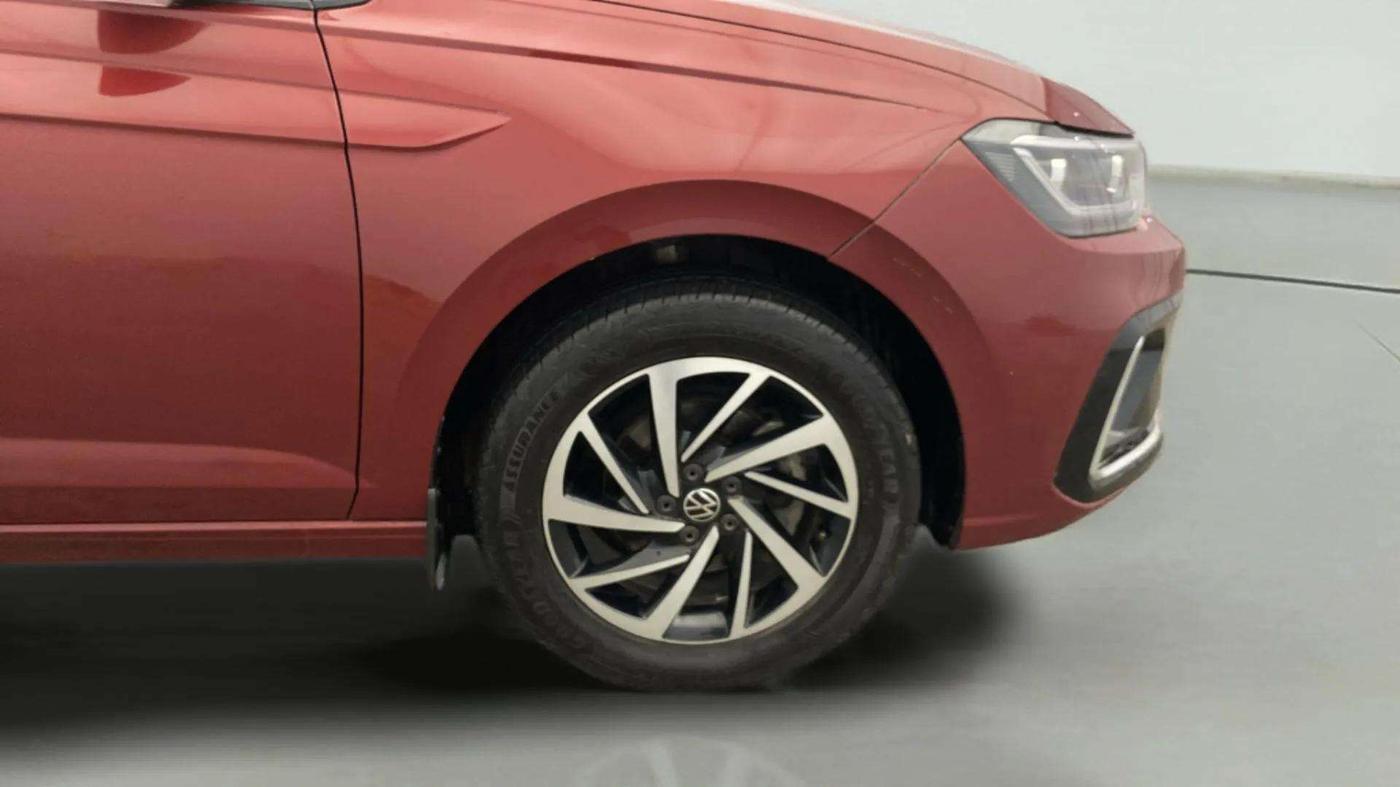2023 Volkswagen VIRTUS TOPLINE TSI 1.0 AT, Petrol, Automatic, 25,261 km, Right Front Wheel