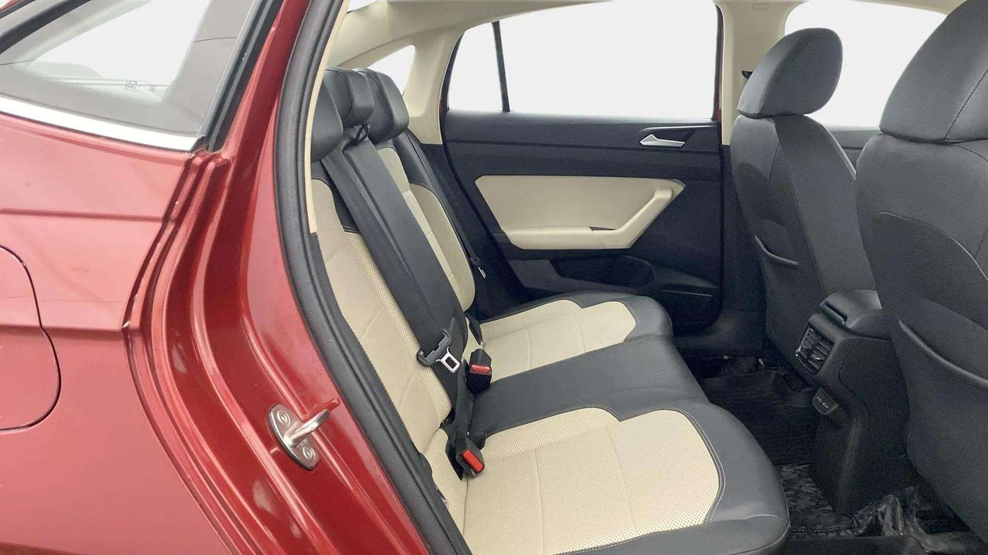 2023 Volkswagen VIRTUS TOPLINE TSI 1.0 AT, Petrol, Automatic, 25,261 km, Right Side Rear Door Cabin