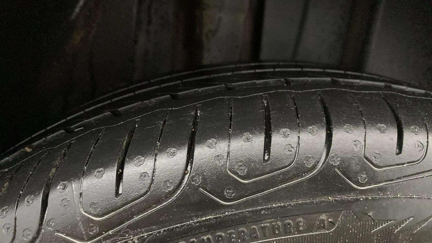 2023 Volkswagen VIRTUS TOPLINE TSI 1.0 AT, Petrol, Automatic, 25,261 km, Right Rear Tyre Tread