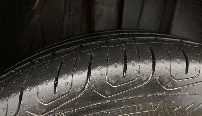 2023 Volkswagen VIRTUS TOPLINE TSI 1.0 AT, Petrol, Automatic, 25,137 km, Right Rear Tyre Tread