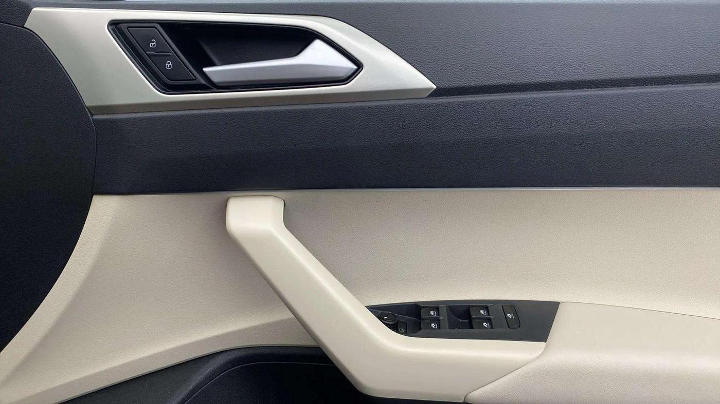 2023 Volkswagen VIRTUS TOPLINE TSI 1.0 AT, Petrol, Automatic, 25,261 km, Driver Side Door Panels Control