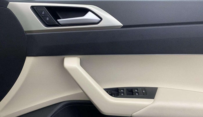 2023 Volkswagen VIRTUS TOPLINE TSI 1.0 AT, Petrol, Automatic, 25,137 km, Driver Side Door Panels Control