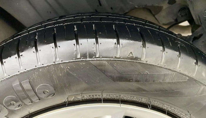 2024 Maruti Baleno DELTA 1.2 AGS, Petrol, Automatic, 3,558 km, Right Rear Tyre Tread