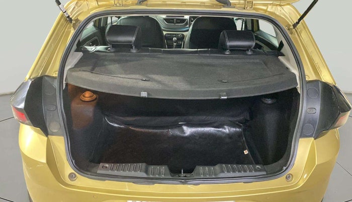 2022 Tata ALTROZ XZ PETROL, Petrol, Manual, 21,040 km, Boot Inside