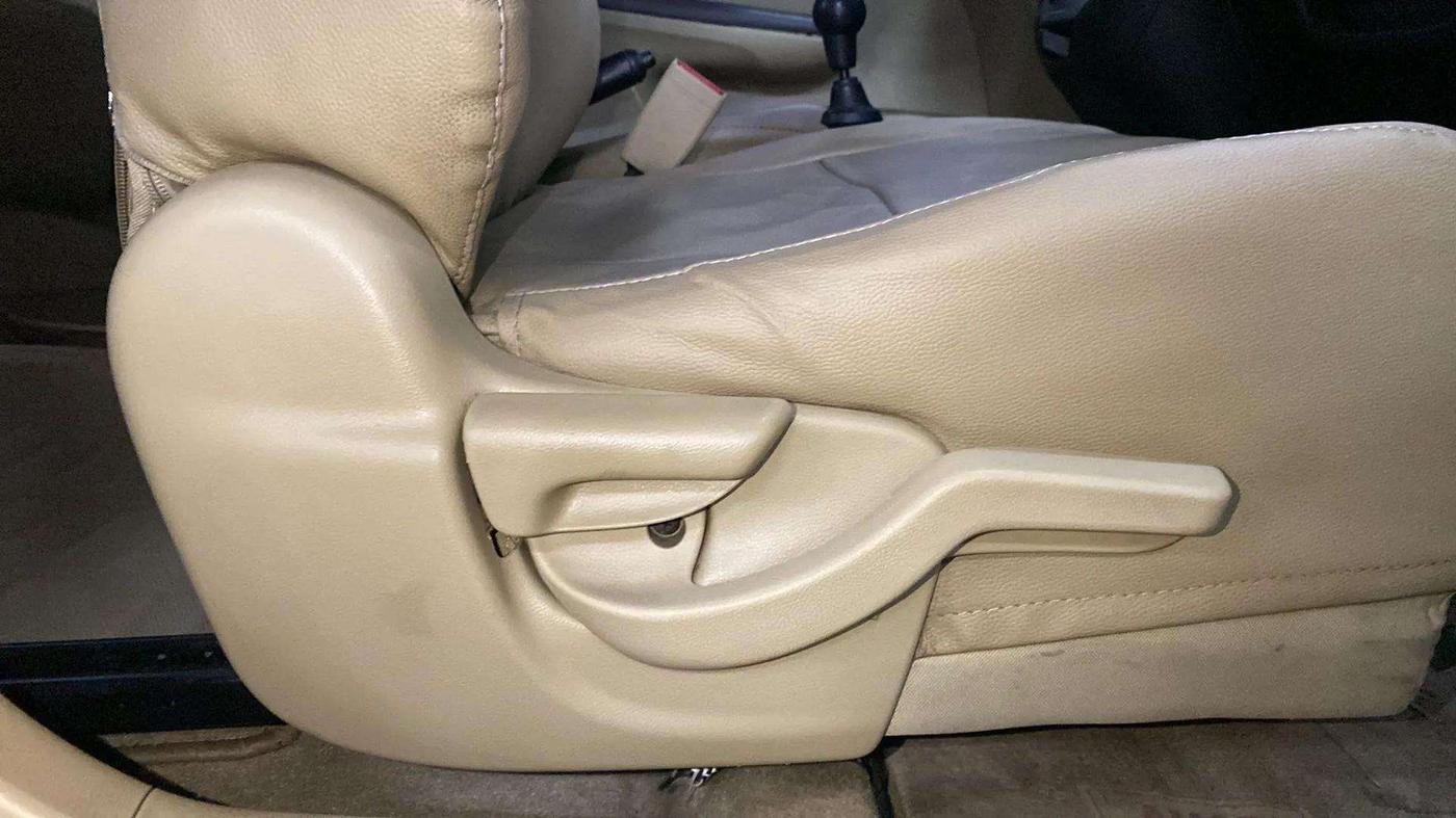 2013 Honda Amaze 1.5L I-DTEC VX, Diesel, Manual, 89,262 km, Driver Side Adjustment Panel
