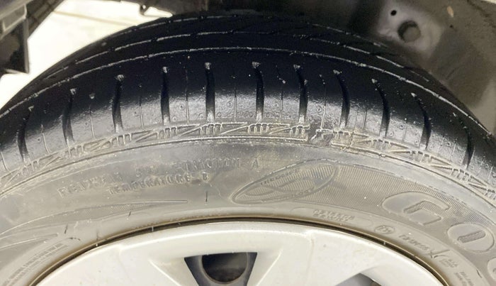 2018 Hyundai Eon MAGNA +, Petrol, Manual, 75,191 km, Right Rear Tyre Tread