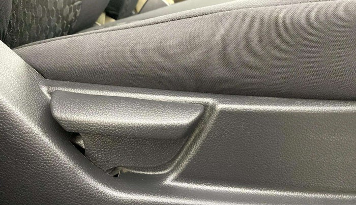 2018 Hyundai Eon MAGNA +, Petrol, Manual, 75,191 km, Driver Side Adjustment Panel
