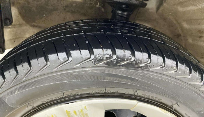 2017 Maruti Wagon R 1.0 VXI, Petrol, Manual, 40,648 km, Left Front Tyre Tread