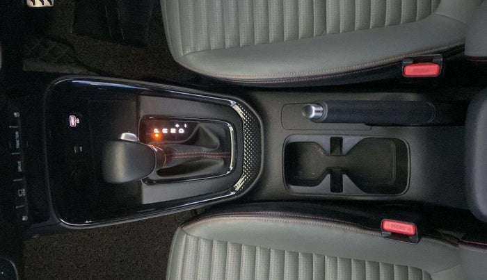 2022 KIA SONET X LINE 1.5 AT, Diesel, Automatic, 47,141 km, Gear Lever