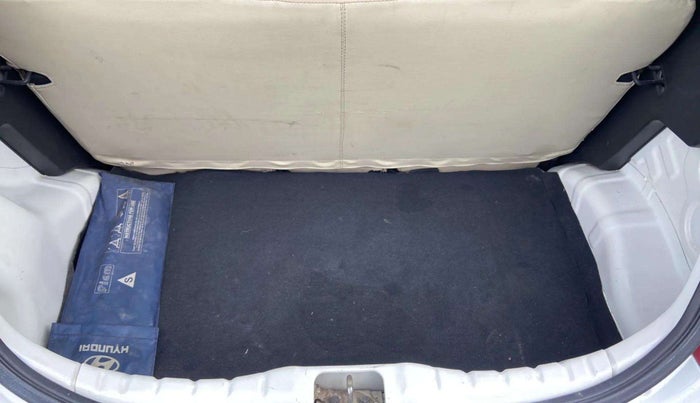 2013 Hyundai Eon ERA +, Petrol, Manual, 33,054 km, Boot Inside