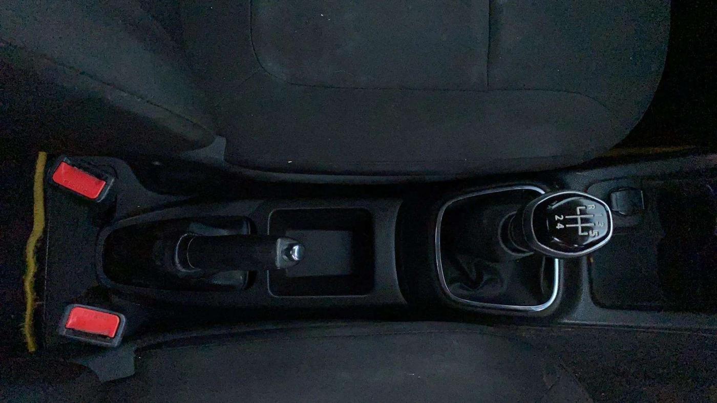 2019 Renault Kwid RXT 1.0 (O), Petrol, Manual, 75,926 km, Gear Lever