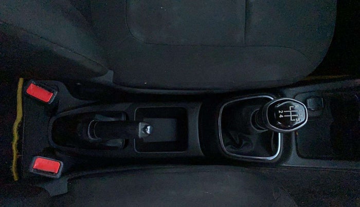2019 Renault Kwid RXT 1.0 (O), Petrol, Manual, 75,906 km, Gear Lever