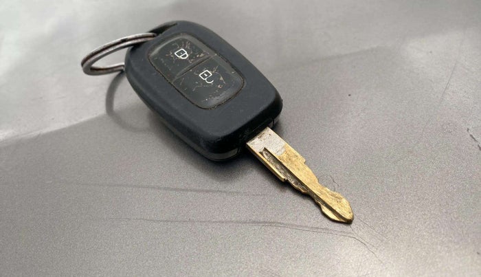 2019 Renault Kwid RXT 1.0 (O), Petrol, Manual, 75,906 km, Key Close Up